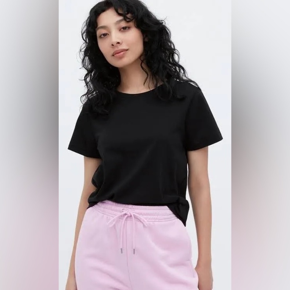 Uniqlo Crew Neck Black T-Shirt